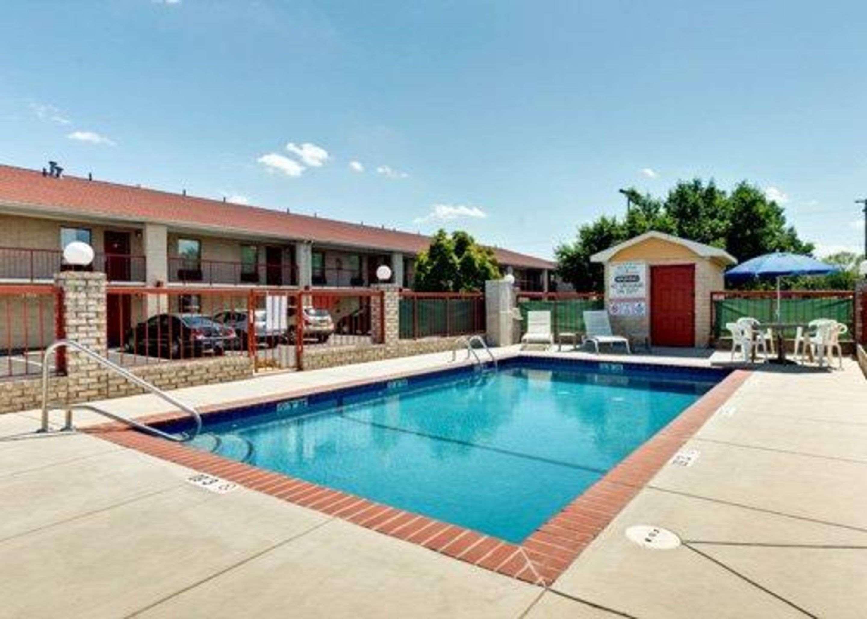 Quality Inn & Suites مونرو المظهر الخارجي الصورة
