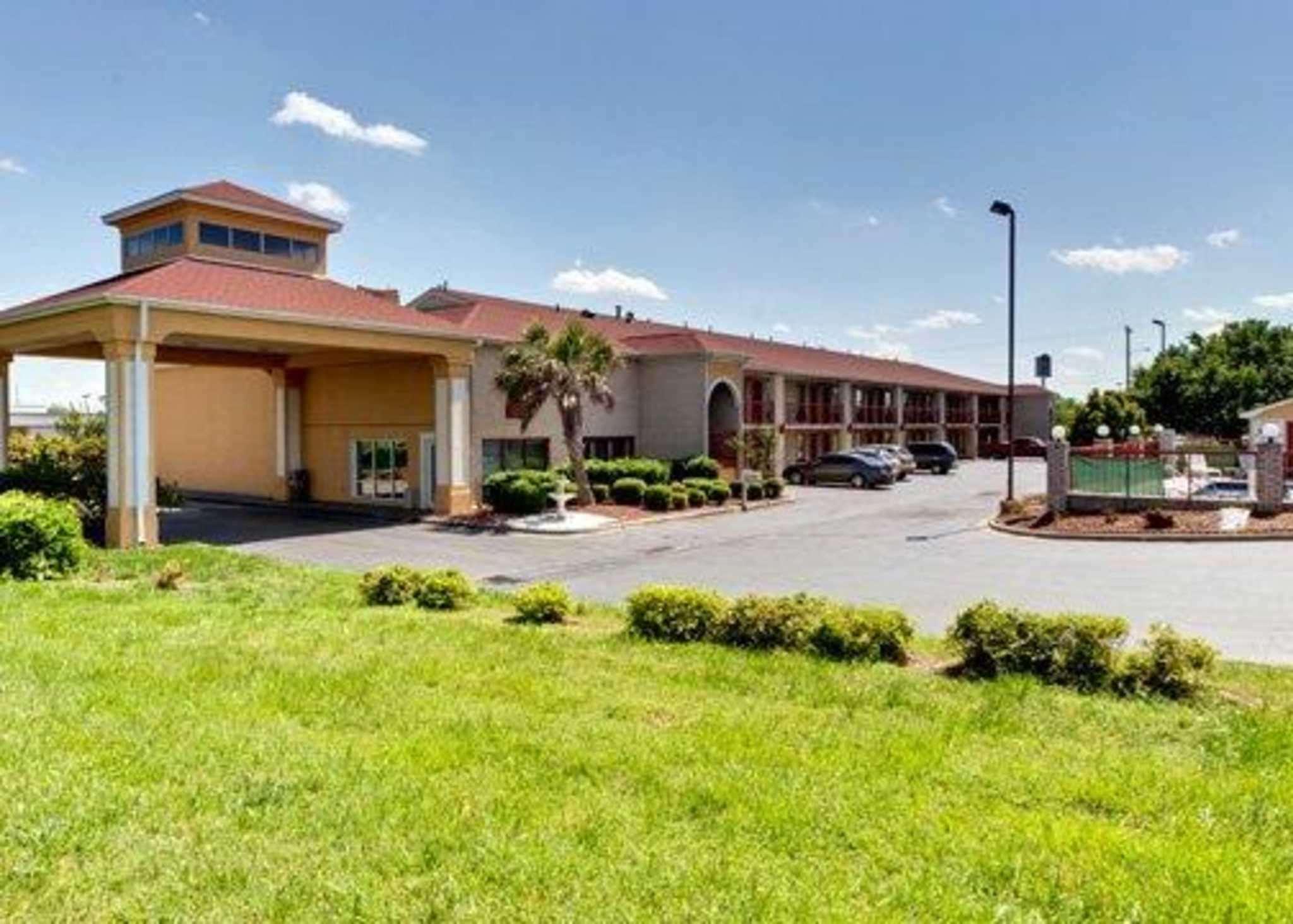 Quality Inn & Suites مونرو المظهر الخارجي الصورة